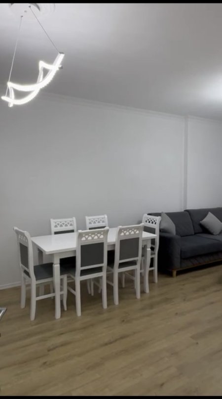 Tirane, jepet me qera apartament 2+1+Ballkon Kati 2, 96 m² 450 € (Univers City Apartament 2+1 Per Qera Totalisht I Mobiluar I Pabanuar Me Pare)