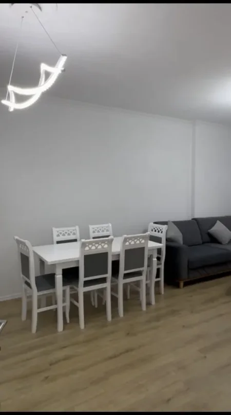 Tirane, jepet me qera apartament 2+1+Ballkon Kati 2, 96 m² 450 € (Univers City Apartament 2+1 Per Qera Totalisht I Mobiluar I Pabanuar Me Pare)