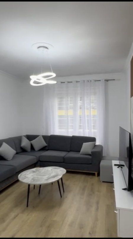 Tirane, jepet me qera apartament 2+1+Ballkon Kati 2, 96 m² 450 € (Univers City Apartament 2+1 Per Qera Totalisht I Mobiluar I Pabanuar Me Pare)