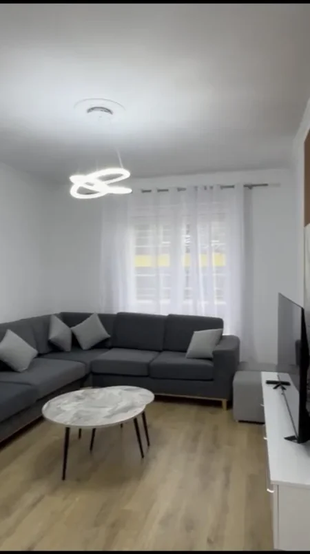Tirane, jepet me qera apartament 2+1+Ballkon Kati 2, 96 m² 450 € (Univers City Apartament 2+1 Per Qera Totalisht I Mobiluar I Pabanuar Me Pare)