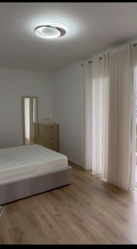 Tirane, jepet me qera apartament 2+1+Ballkon Kati 2, 96 m² 450 € (Univers City Apartament 2+1 Per Qera Totalisht I Mobiluar I Pabanuar Me Pare)