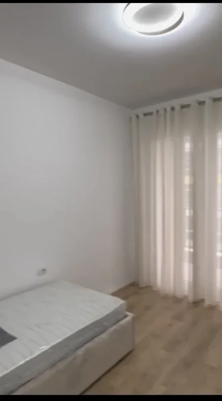 Tirane, jepet me qera apartament 2+1+Ballkon Kati 2, 96 m² 450 € (Univers City Apartament 2+1 Per Qera Totalisht I Mobiluar I Pabanuar Me Pare)