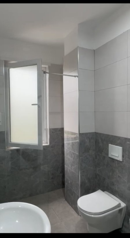 Tirane, jepet me qera apartament 2+1+Ballkon Kati 2, 96 m² 450 € (Univers City Apartament 2+1 Per Qera Totalisht I Mobiluar I Pabanuar Me Pare)
