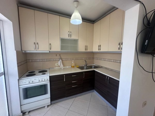 Tirane, jepet me qera apartament 1+1+Ballkon Kati 3, 65 m² 400 € (Ali Demi/ Shkolla 9-vjecare 1 Maji)