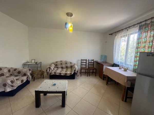 Tirane, jepet me qera apartament 1+1+Ballkon Kati 3, 65 m² 400 € (Ali Demi/ Shkolla 9-vjecare 1 Maji)
