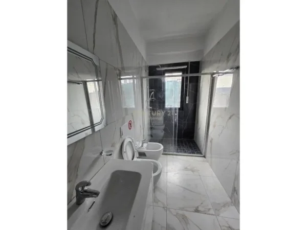 Tirane, jepet me qera apartament 1+1 Kati 9, 60 m² 600 € 