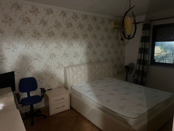 Tirane, jepet me qera apartament 1+1 Kati 5, 65 m² 400 € (Oxhaku/Rr.Belul Hatibi)