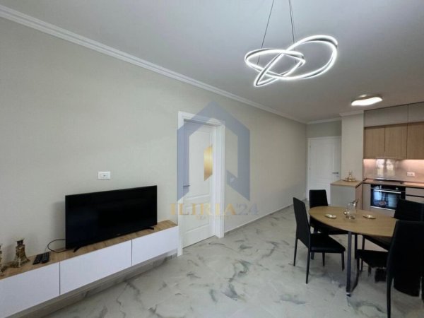 Tirane, jap me qera apartament 2+1+Ballkon Kati 4, 120 m² 700 € (Apartament 2+1 me qira tek “Kopshti Botanik”)