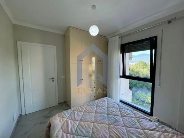 Tirane, jap me qera apartament 2+1+Ballkon Kati 4, 120 m² 700 € (Apartament 2+1 me qira tek “Kopshti Botanik”)