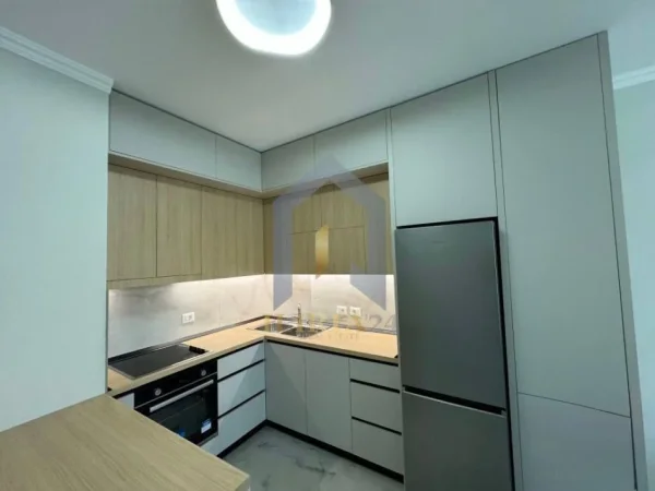 Tirane, jap me qera apartament 2+1+Ballkon Kati 4, 120 m² 700 € (Apartament 2+1 me qira tek “Kopshti Botanik”)