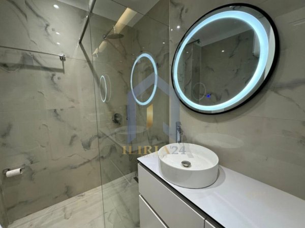 Tirane, jap me qera apartament 2+1+Ballkon Kati 4, 120 m² 700 € (Apartament 2+1 me qira tek “Kopshti Botanik”)