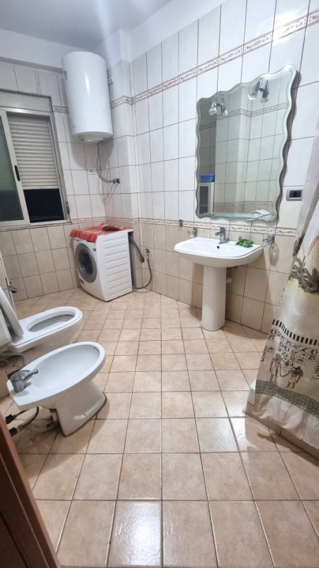 Jepet me Qira Apartament 1+1 tek  Rruga e Durrësit
