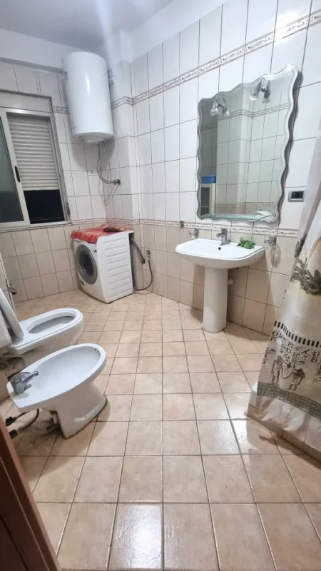 Jepet me Qira Apartament 1+1 tek  Rruga e Durrësit