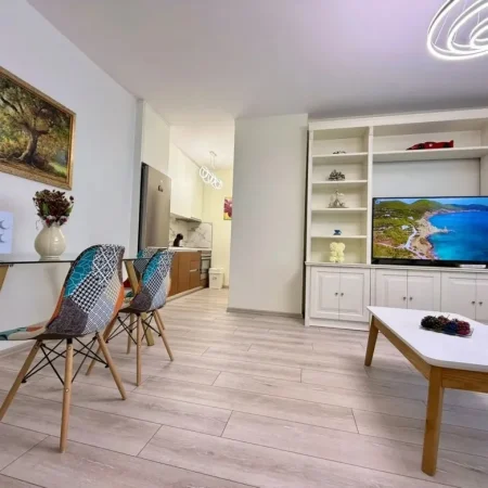 Tirane, jepet me qera apartament 1+1 Kati 8, 70 m² 800 € (Rruga e Kosovareve)