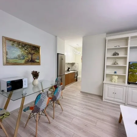 Tirane, jepet me qera apartament 1+1 Kati 8, 70 m² 800 € (Rruga e Kosovareve)