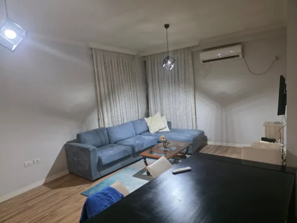 Tirane, jepet me qera apartament 2+1 Kati 2, 90 m² 400 € (Rruga Rrapo Hekali)