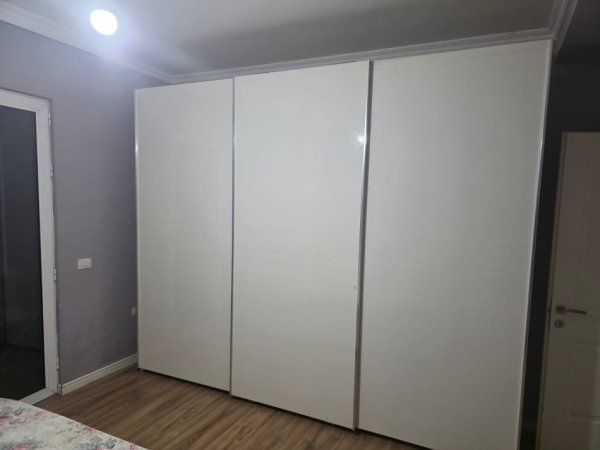 Tirane, jepet me qera apartament 2+1 Kati 2, 90 m² 400 € (Rruga Rrapo Hekali)