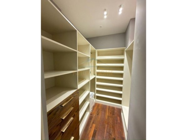 Tirane, shitet apartament 2+1+Ballkon Kati 1, 100 m² 285.000 € (RRUGA E DIBRES)