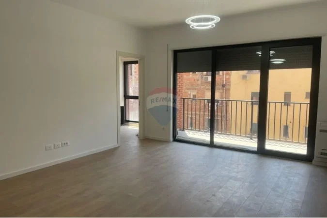 Tirane, jepet me qera zyre Kati 2, 65 m² 750 €