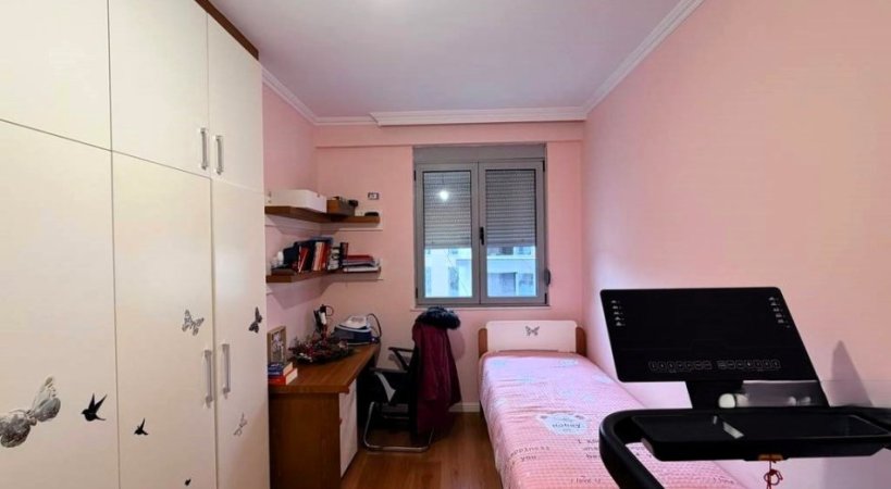 Tirane, jepet me qera apartament 2+1 Kati 5, 106 m² 800 € (liqeni i thate)