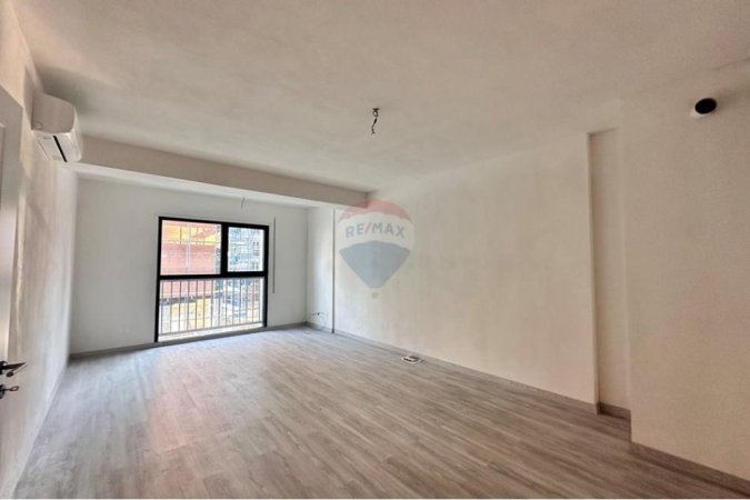 Tirane, jepet me qera apartament 2+1 Kati 1, 120 m² 550 € 