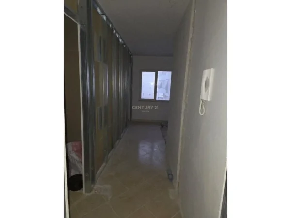 Tirane, shitet apartament 1+1 Kati 5, 69 m² 96.700 € (fresk)