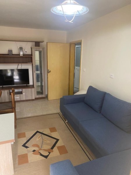 Tirane, jepet me qera apartament 1+1 Kati 3, 550 € (rruga e barrikadave)