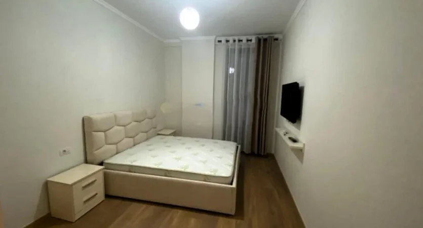 Tirane, jepet me qera apartament 1+1 Kati 1, 60 m² 650 € (Shkolla e Kuqe)