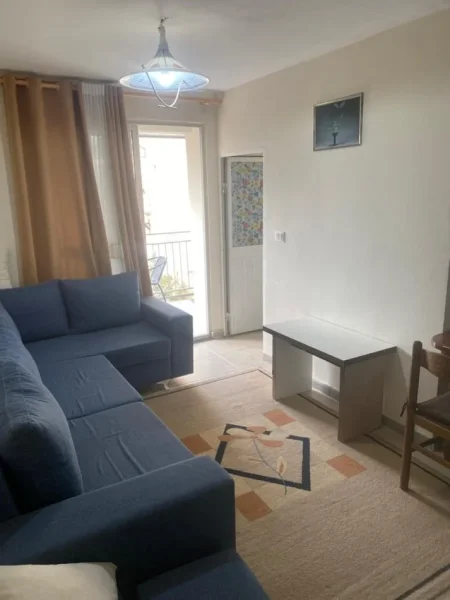 Tirane, jepet me qera apartament 1+1 Kati 3, 550 € (selvia , rruga e dibres)