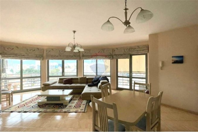 Tirane, jepet me qera 2+1 , 97 m² 820 € 