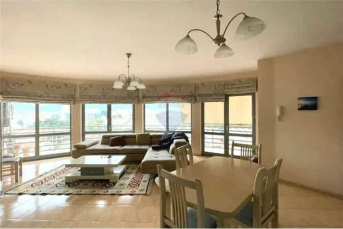 Tirane, jepet me qera 2+1 , 97 m² 820 € 