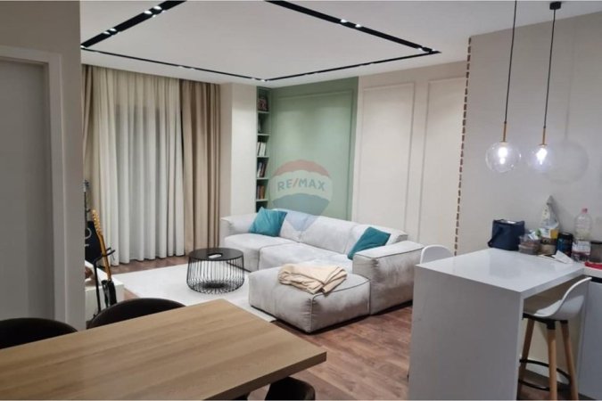 Tirane, jepet me qera 1+1 Kati 4, 55 m² 480 € 