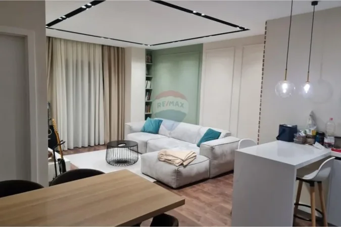Tirane, jepet me qera 1+1 Kati 4, 55 m² 480 € 