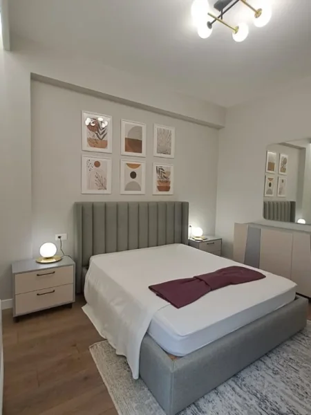 Tirane, jepet me qera apartament 3+1 Kati 1, 140 m² 1.500 € (kopshti botanik)