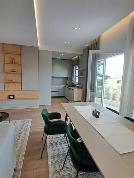 Tirane, jepet me qera apartament 3+1 Kati 1, 140 m² 1.500 € (kopshti botanik)