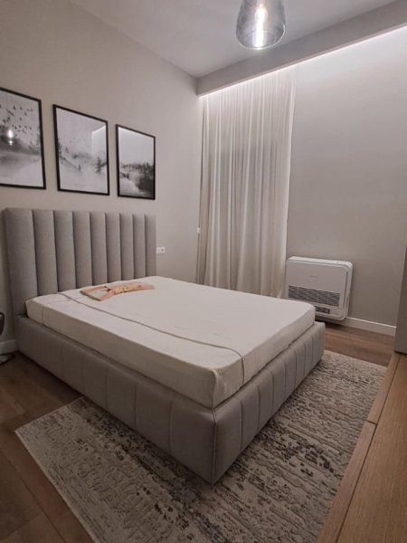 Tirane, jepet me qera apartament 3+1 Kati 1, 140 m² 1.500 € (kopshti botanik)