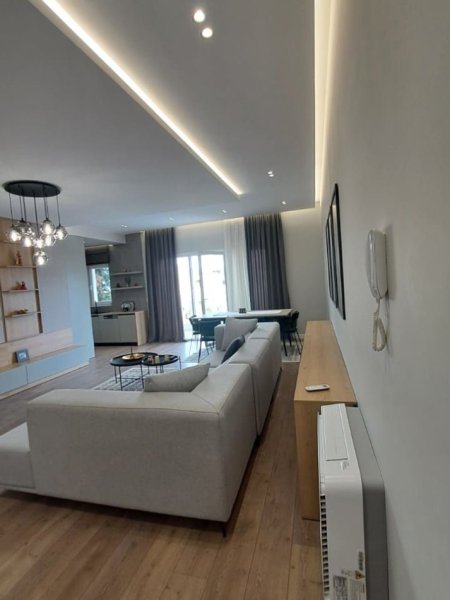 Tirane, jepet me qera apartament 3+1 Kati 1, 140 m² 1.500 € (kopshti botanik)