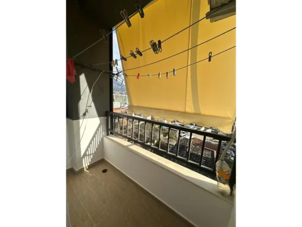 Tirane, jepet me qera apartament 2+1+Ballkon Kati 8, 80 m² 600 € 