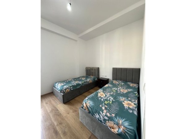 Tirane, jepet me qera apartament 2+1+Ballkon Kati 8, 80 m² 600 € 