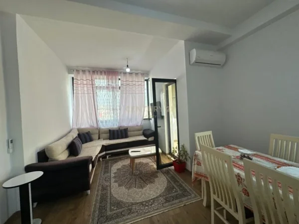 Tirane, jepet me qera apartament 2+1+Ballkon Kati 8, 80 m² 600 € 