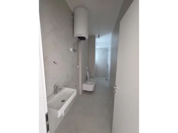 Tirane, shitet apartament 1+1+Ballkon Kati 1, 60 m² 90.000 € (Fresku, Tirane)