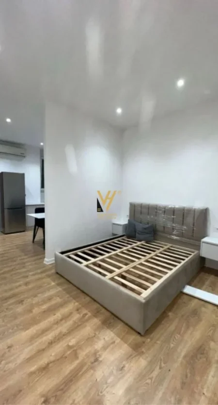 Tirane, jepet me qera apartament 1+1+Ballkon Kati 1, 50 m² 650 € (RRUGA E BARRIKADAVE)