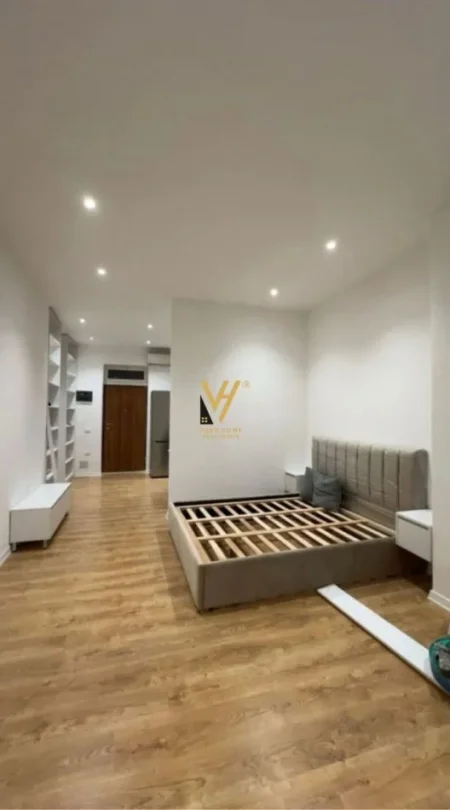 Tirane, jepet me qera apartament 1+1+Ballkon Kati 1, 50 m² 650 € (RRUGA E BARRIKADAVE)