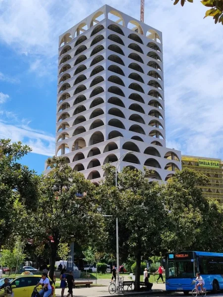 Tirane, jepet me qera zyre Kati 7, 285 m² 9.970 € (28 Nëntori)