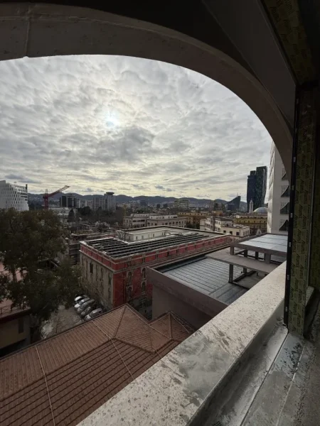 Tirane, jepet me qera zyre Kati 7, 285 m² 9.970 € (28 Nëntori)