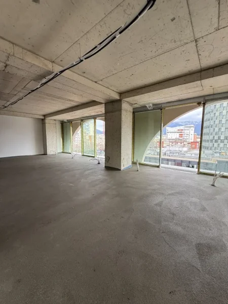 Tirane, jepet me qera zyre Kati 7, 285 m² 9.970 € (28 Nëntori)