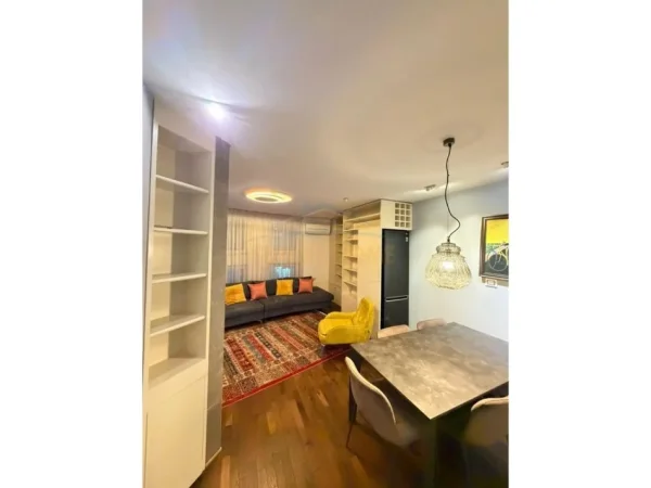 Tirane, shitet apartament 2+1+Ballkon Kati 2, 101 m² 285.000 € (Rruga E Dibres)