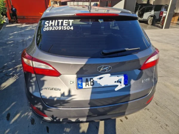 Tirane, shes makine me portobagazh Nafte, gri e erret automatik Kondicioner 174.000 km 6.500 €