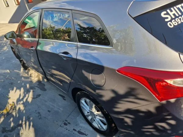 Tirane, shes makine me portobagazh Nafte, gri e erret automatik Kondicioner 174.000 km 6.500 €