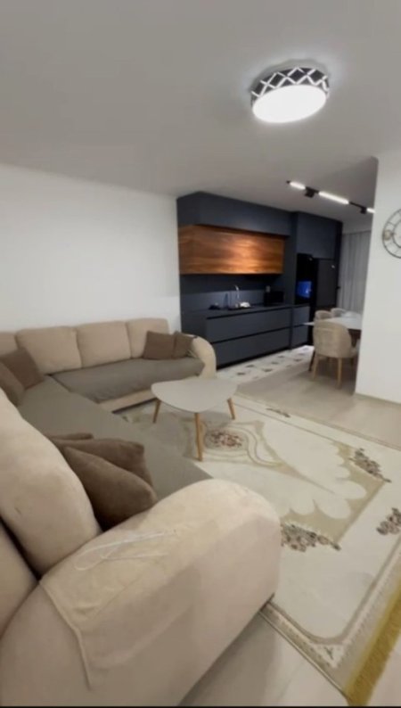 Tirane, jepet me qera apartament 2+1+Ballkon Kati 3, 120 m² 800 € (Brryli/Blv.Bajram Curri)